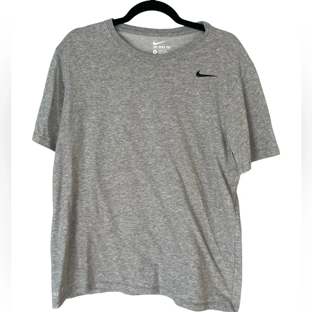 Men’s The Nike Tee Dri-Fit Athletic Cut Short Sleeve Workout Shirt L
